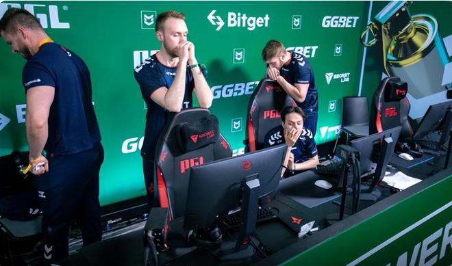 忠诚一词显 忠诚一词显